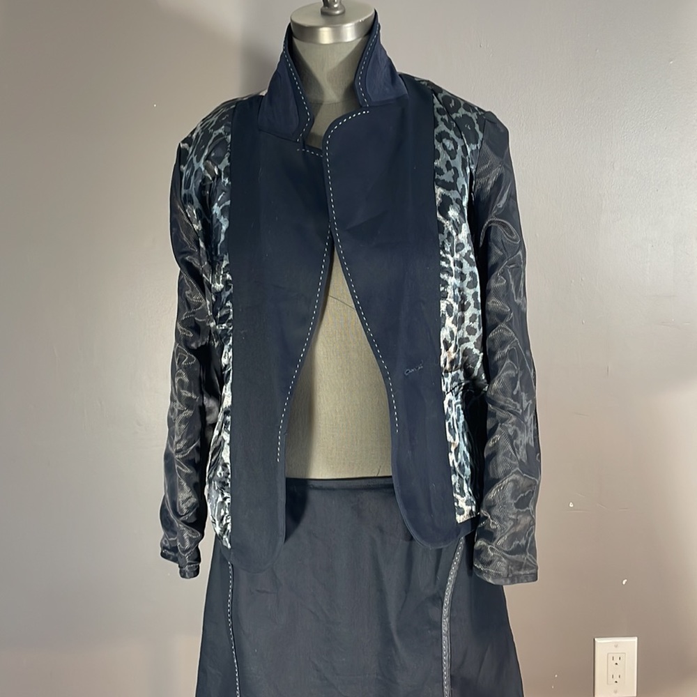 Spanner Navy skirt suit fully lined. Blazer size 10 skirt size 12 - Picture 9 of 15